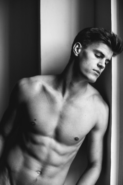 strangeforeignbeauty:  Matt Woodhouse | Photographed