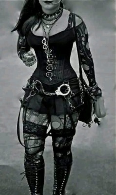 victorian-goth:  Victorian goth http://victorian-goth.tumblr.com/