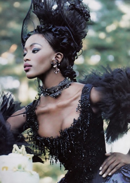 a-state-of-bliss:Vogue US Dec 1996 ‘A Feast For The Eyes’ - Naomi Campbell by Steven Meisel