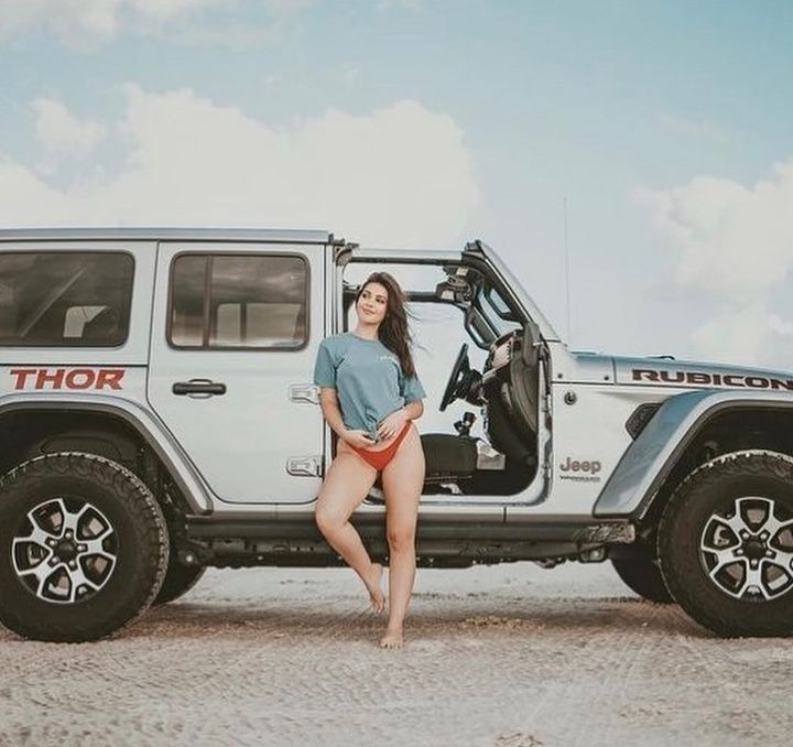 beachnjeep:Beach jeeper Carly