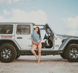 beachnjeep:Beach jeeper Carly