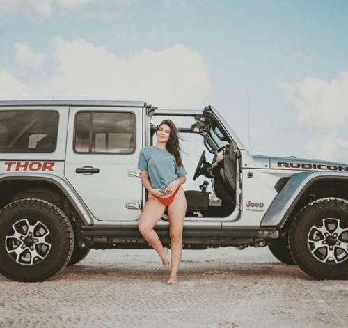 beachnjeep:Beach jeeper Carly