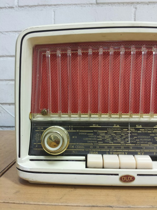 Dux SA2006U-69 Tube Radio, 1958