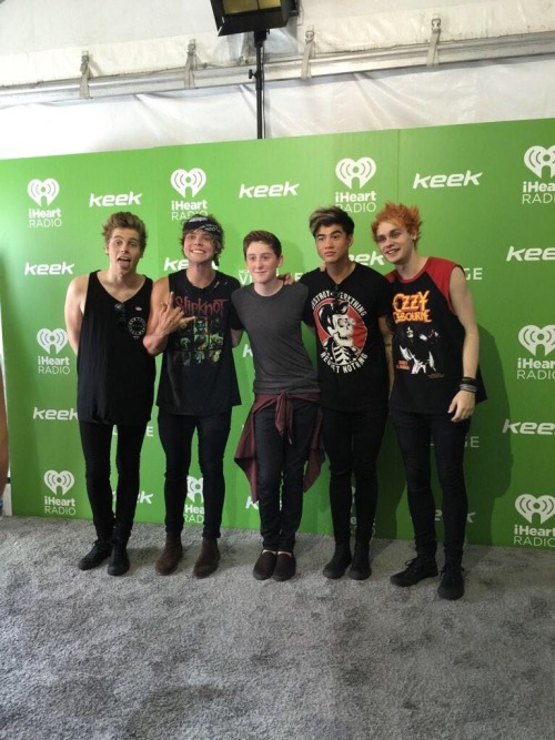 hotdamn5sos:  September 20, 2014 - Las Vegas adult photos