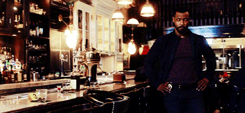 shadowhunterspocdaily:Shadowhunters is about a New York detective named Luke Garroway.