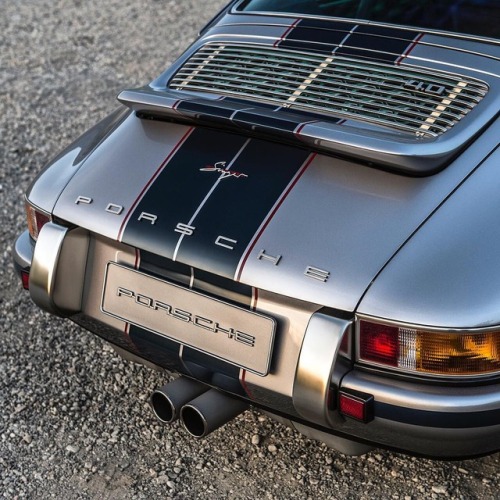 therealcarguys: Porsche 911 Singer [1080×1080] - amzn.to/1bxGVMr Very nice