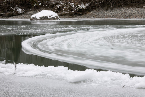 fuckyeahfluiddynamics:Winter weather in northern latitudes sometimes brings with it unusual phenomen