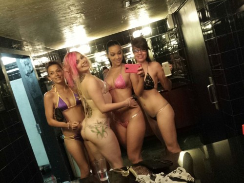 aristtaroxxx:  Stripperssss!