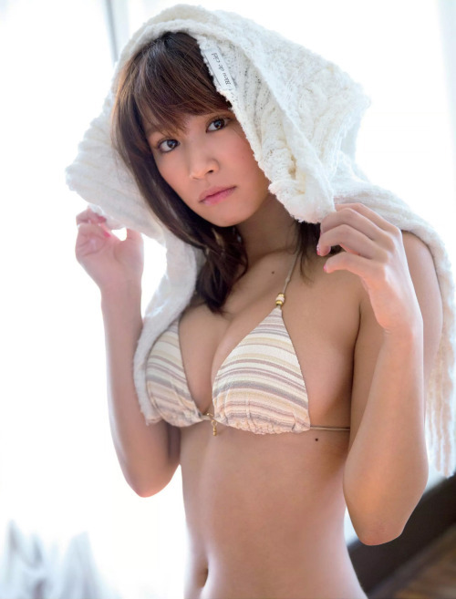 idoljp:  トイレ清掃のおばさんがスゴイ巨乳美人だったのでチンコ見せつけてみた