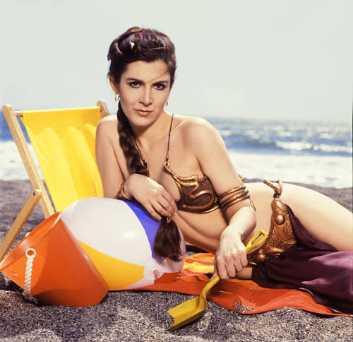 nkp1981:Carrie Fisher on Stinson Beach in Northern California with the cast of Star Wars. Photos by 