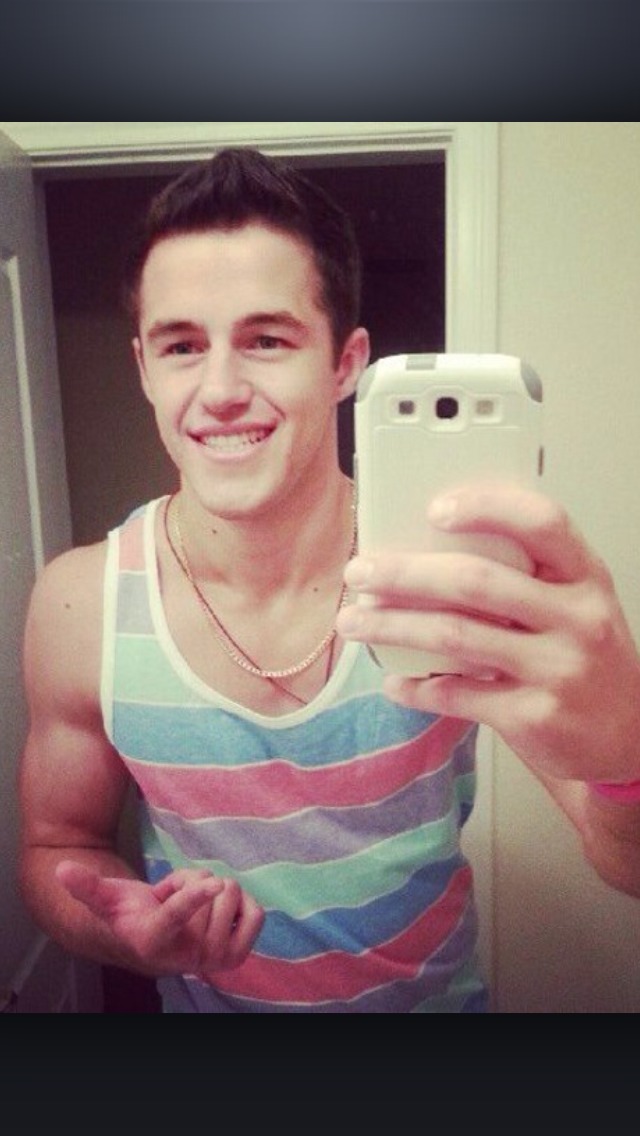 ksufraternitybrother:   KSU-Frat Guy:  Over 24,000 followers . More than 14,000
