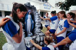 20aliens:Girls Pray, 1999by Lee Celano