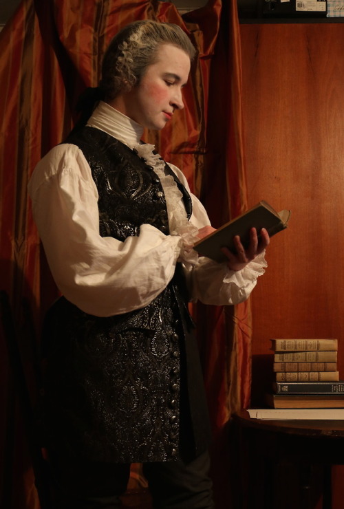 vincents-crows: Finished the blog post on my 1730′s waistcoat! mouseborgdesigns.blogspo