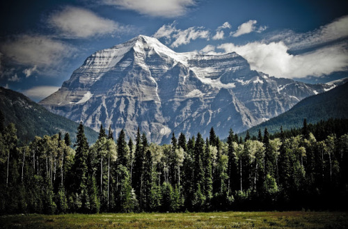 Mount Robson www.zinpea.com/2019/10/mount-robson.html