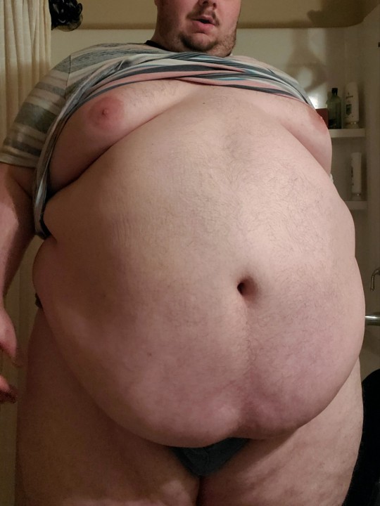 the-fattyd:Holy crap, I’m FAT 😳 I’d say “fat” starts at about this size. 