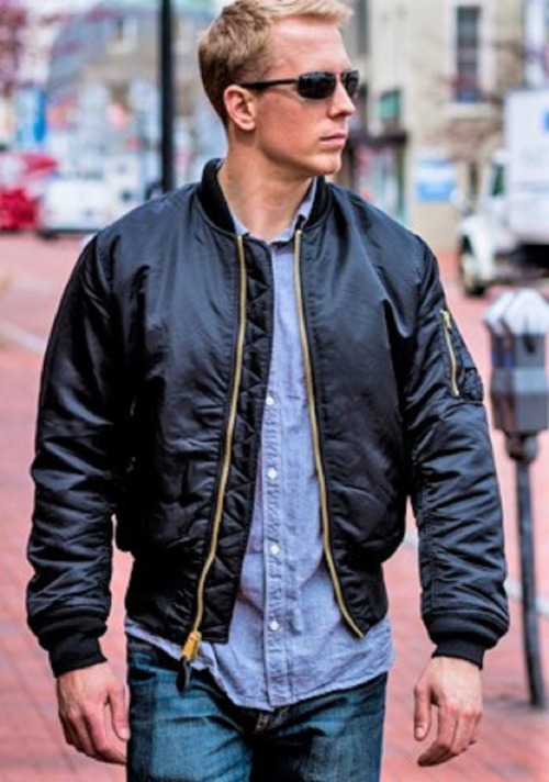 pufferjacketjunkie:   bomberjacket