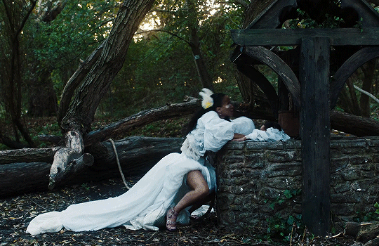 orotundmutt:  FKA twigs – home with you