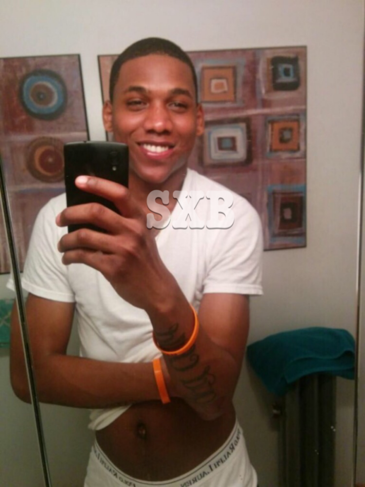 bksexyfreaknyc:  sweetadickxionz:  HMMMM… DAMN!   Damn he can get it