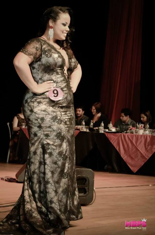 herd21:  Who is this beautiful woman