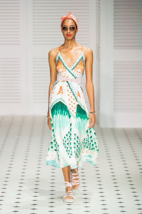 BRB, just booking my trip to The French Riviera. Gorgeous collection from @TemperleyLondon #LFW