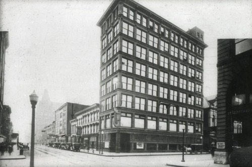  The streetscapes of Cincinnati are always changing. Businesses come and go, old buildings are torn 