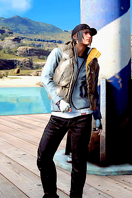 gigglincactus:Look at how weird he is