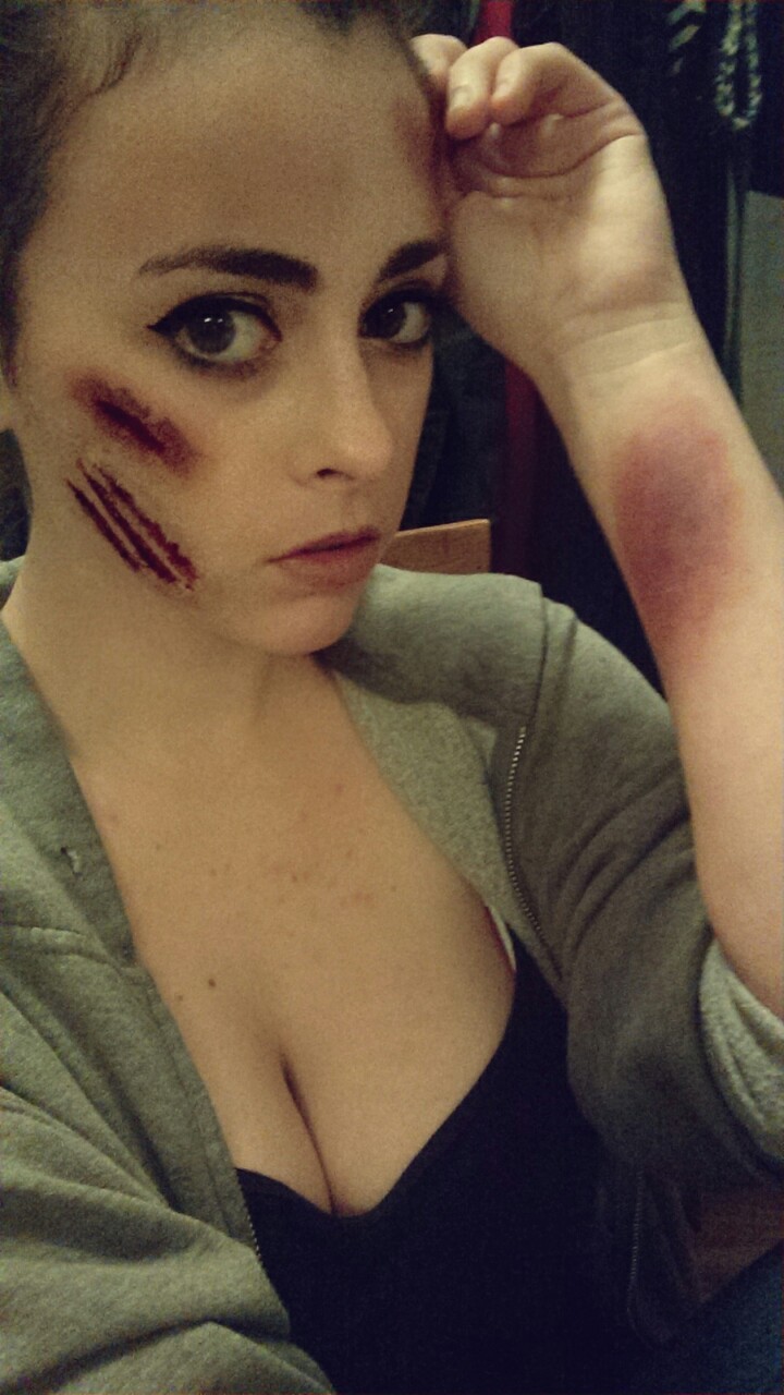 aphroditescurves:  bisexualbeautyqueen:  Playing with fx makeup😏😎  Teach me
