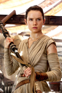 daisy-source:  New Still of Daisy Ridley as Rey in ‘Star Wars: The Force Awakens’ 