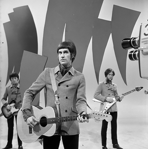 claraclarvoyant: The Kinks - Fanclub dutch tv April 29 1967
