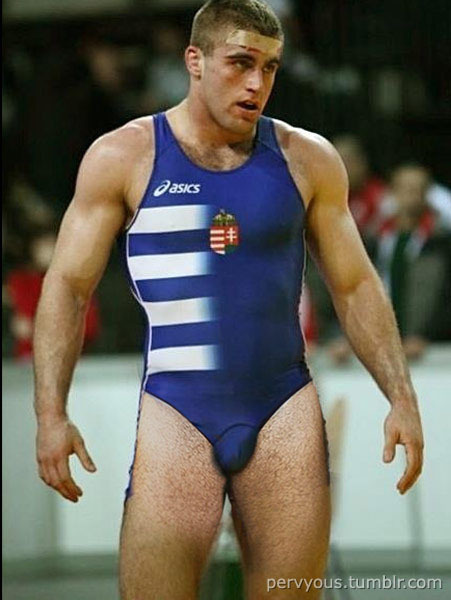 jkstrapme:  now that’s a small singlet 