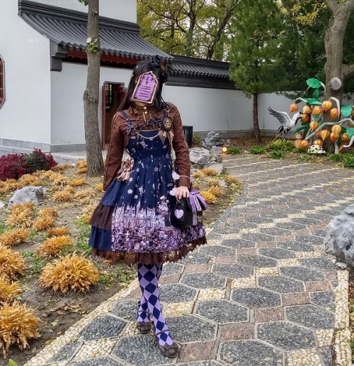 apple-salad:Quick Halloween-themed coord. I wanted to wear Guilty because I don’t wear it enough, bu