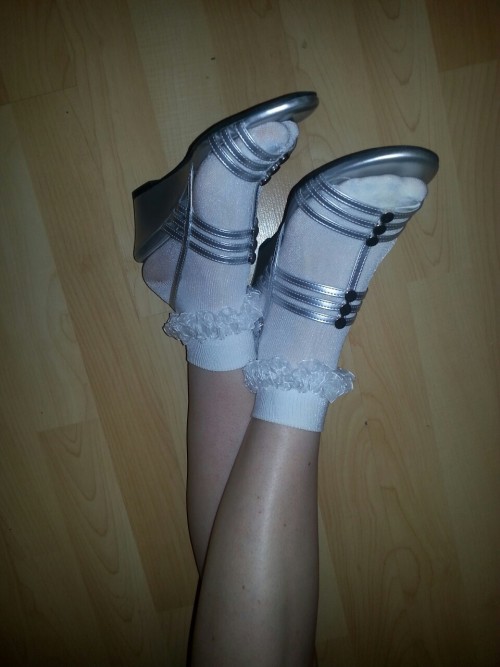 Ruffle socks & heels