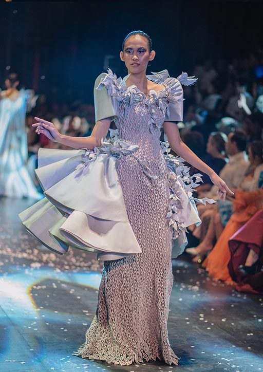 muchymozzarella:  Cary Santiago - TernoCon 2018    In the Philippines, “terno”