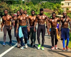 makeupandchucks:  silkktheshocka:  loveturnuptimeworld:  👏🏾👊🏾✊🏾  Really nothing like black men.  mah chess  