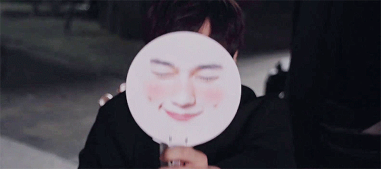 namsoogyu:  Myungsoo and his fan.