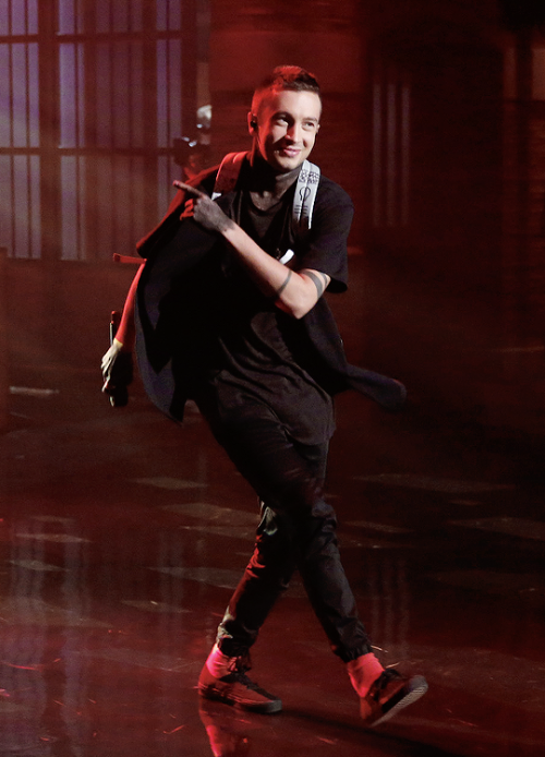 movingflames:Tyler Joseph, Late Night with Seth Meyers, September 14th, 2015.
