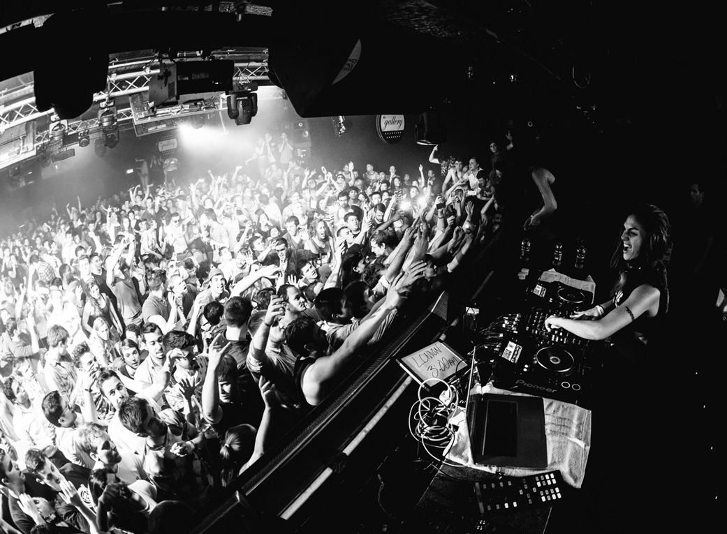 assassinx15:  phillykrew:  Jahan and Yasmine at Ministry of Sound   They’re not