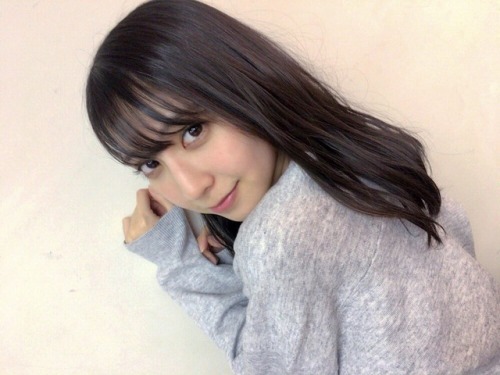 soimort:  松岡菜摘 - Twitter - Wed 13 Dec 2017  みくりんが撮ってくれた〜っ！ ポーズ指定までして撮ってくれたよ☺️ お気に入りとRTよろしくね💞 Mikurin took these photos~! I made designated poses☺️ If