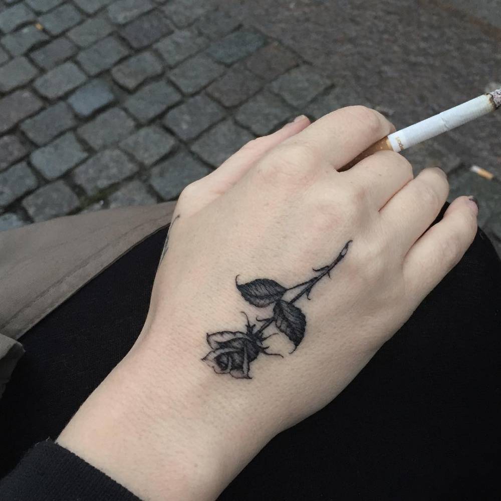 cutelittletattoos:  Blackwork style rose tattoo on the right hand. Tattoo artist: