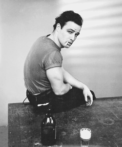 wehadfacesthen:Marlon Brando, 1948, photo