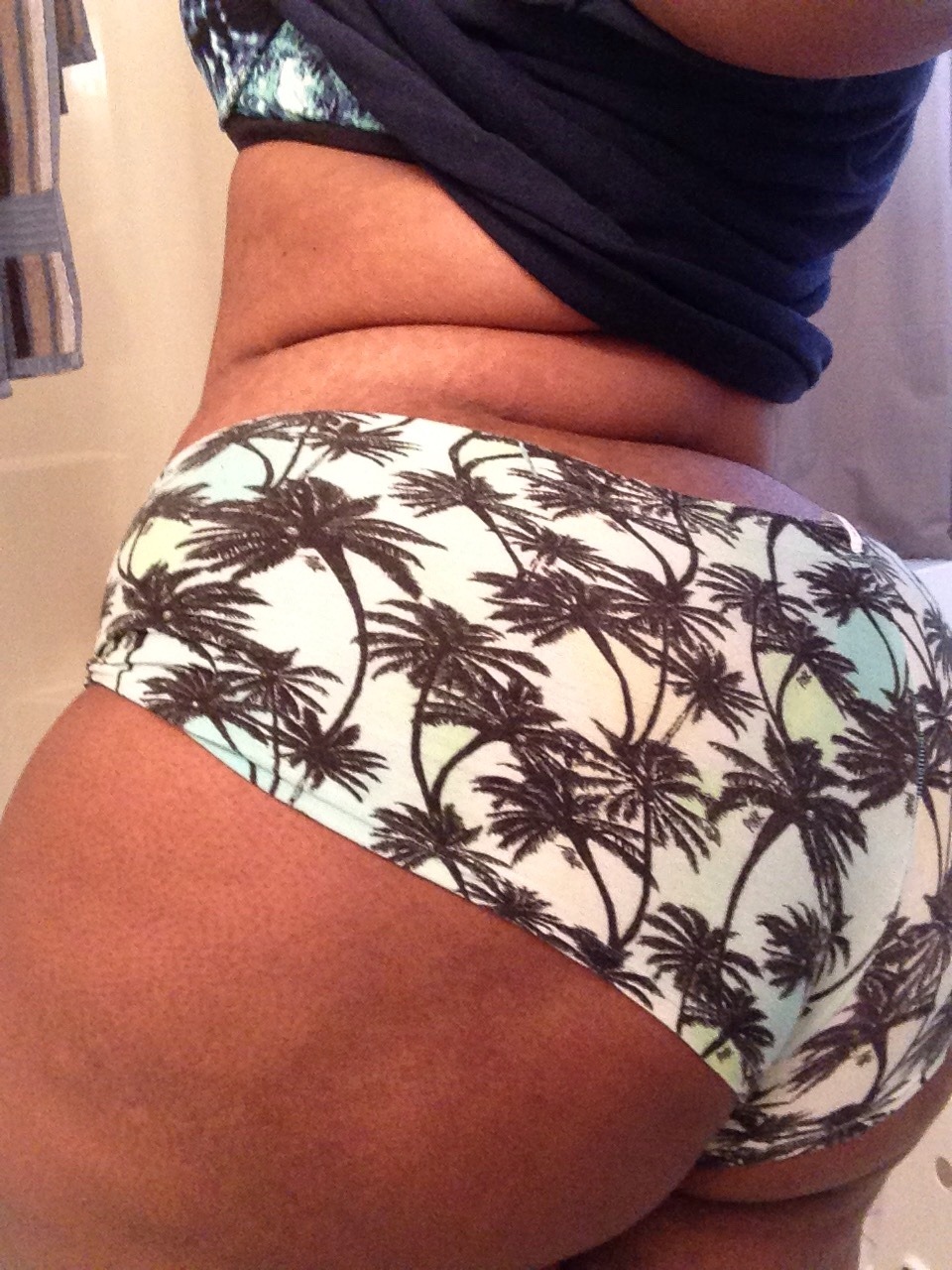 kinkycorpse:  I wish I could kiss my own ass. http://www.amazon.com/registry/wishlist/1YR4WIG10WA87