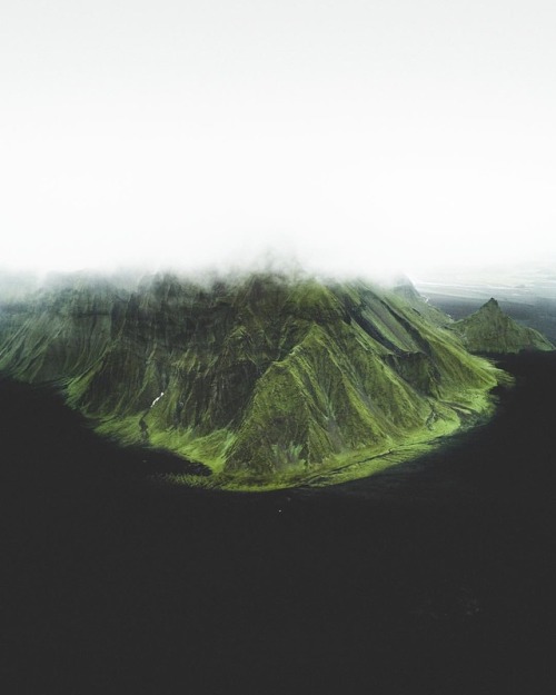 benjaminhardman:Amongst the remnants of river streams. (at Iceland)