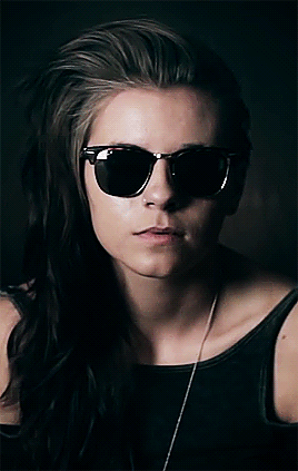 heypvris:  Lynn Gunn Alphabet: G is for Glasses 