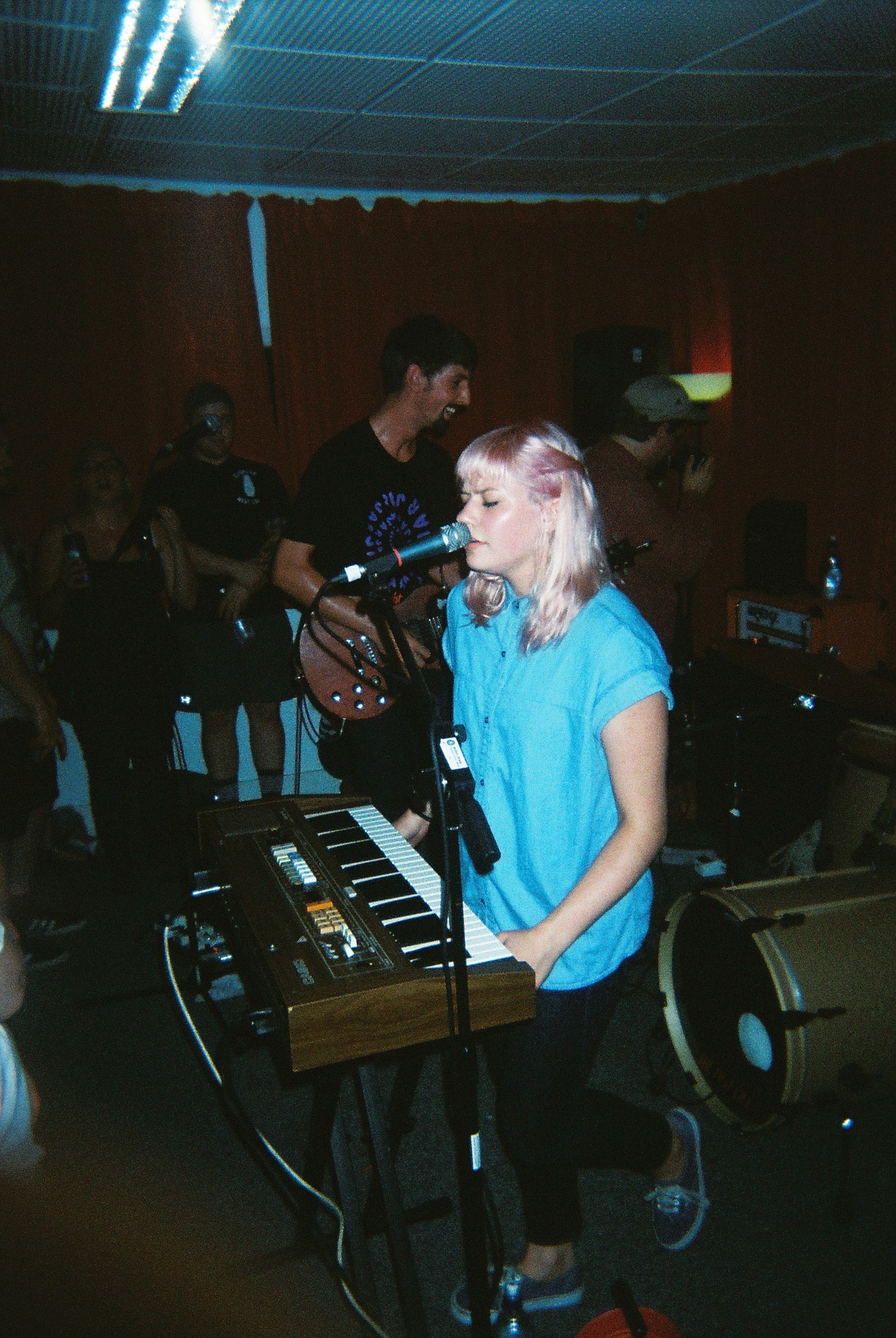 drowning-in-popcorn:  Brianna Collins- Tigers Jaw- Canterbury 2013 Never Saw It Coming