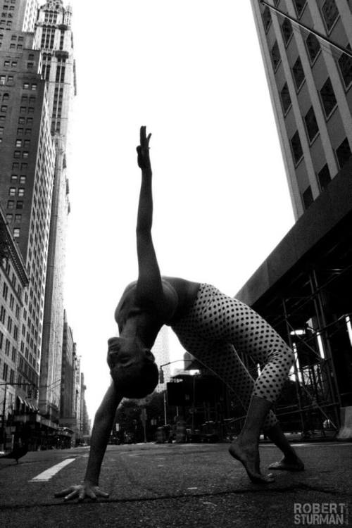 positivefithealthy:  yogi-moni:  Kelly Kamm by Robert Sturman  amazing