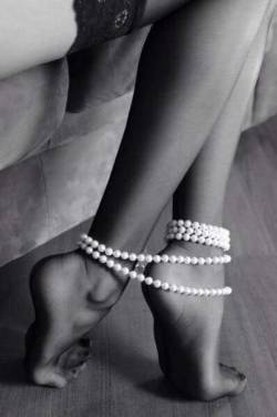 voodooprincessrn:  Beautifully pearl bound