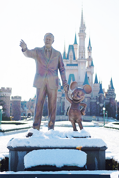 mickeyandcompany:  Disney Christmas Countdown [07/??]: Tokyo Disneyland under snow