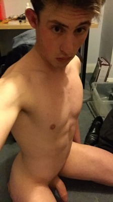 bitchboi625:  Regular photos of my faggot booty, body and face