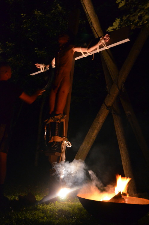skinssoish:  barelederratte:  evilpigboyla:  skinheadboots:  demonzachh88:  SSooo FFuKKKing HHOT //  SSIEG FFUKKKIN HHEIL  o/o/o/  SH SH MMMMMMMMMMMM fucken luv his BootSS  I’d love to be the one on the cross!  //88  SSo will ichh SSoi ffür meinen