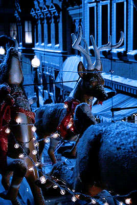 - I Saw Ali Kissing Santa Claus. - Was It A Guy Or Girl? 